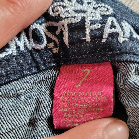 Almost Famous Skinny Dark Wash Jeans Size Junior's 7 - Picture 9 of 9